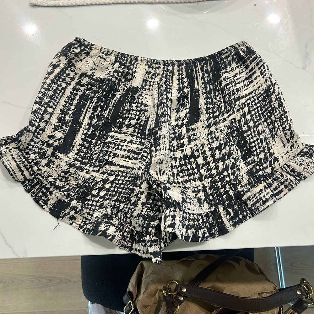 Ruffle shorts